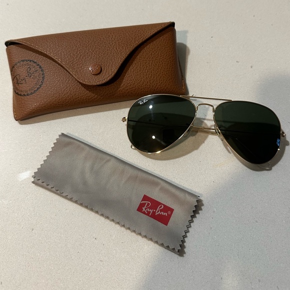 Ray-Ban Accessories - Ray-Ban Classic Aviators - Gold frame/green lenses.